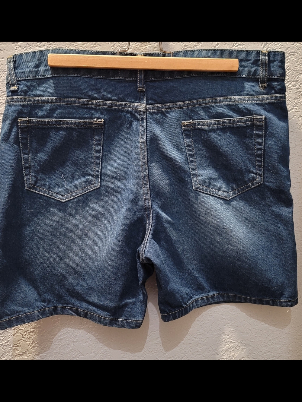 Men's Relaxed Ripped Blue Jeans - Picture 2 of 4